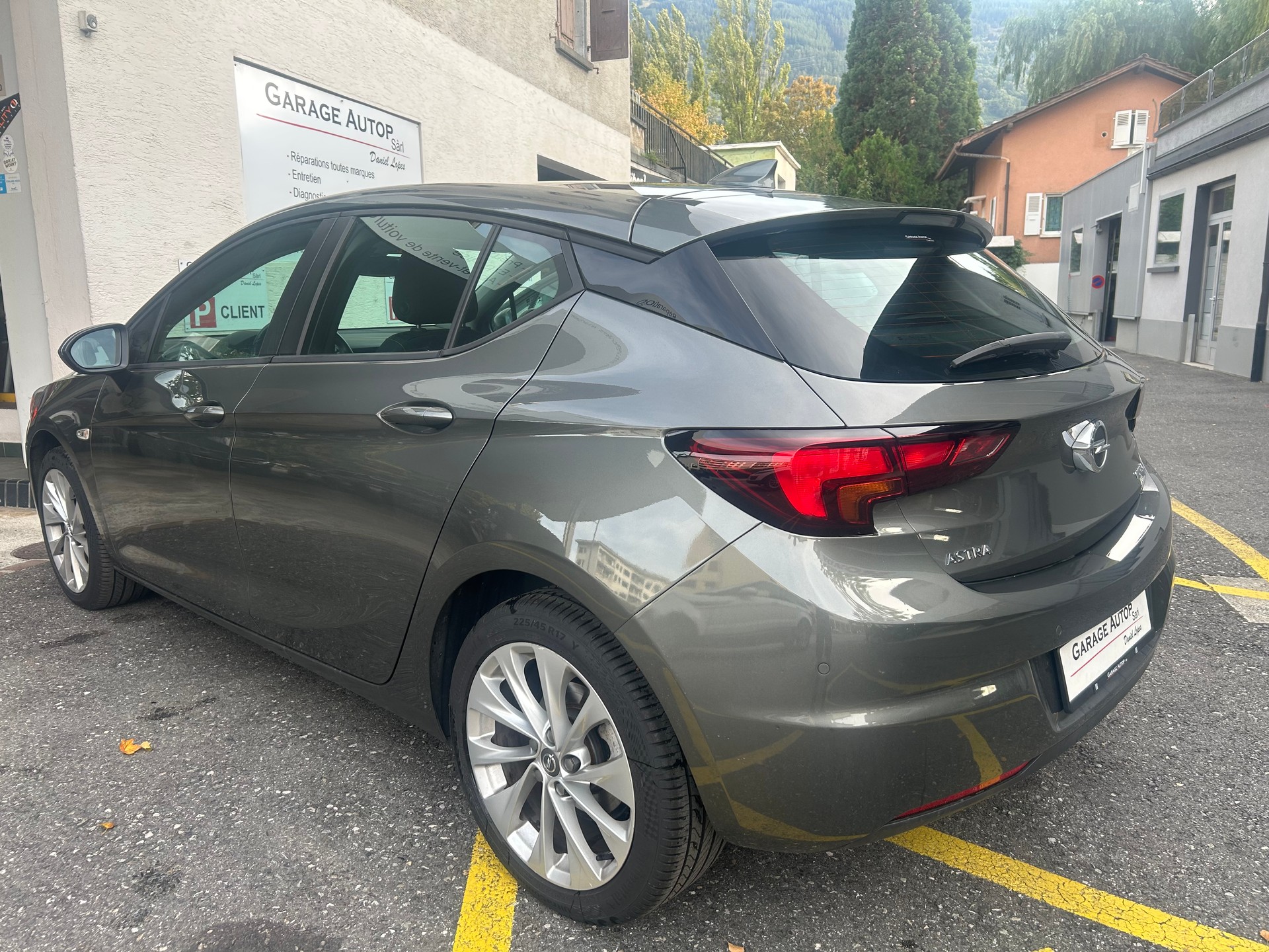 OPEL Astra 1.4i Turbo Dynamic Automatic-image-4