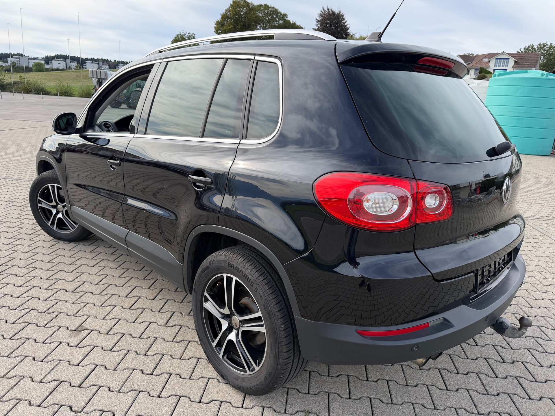 VW Tiguan 2.0 TSI Sport&Style Tiptronic-image-2