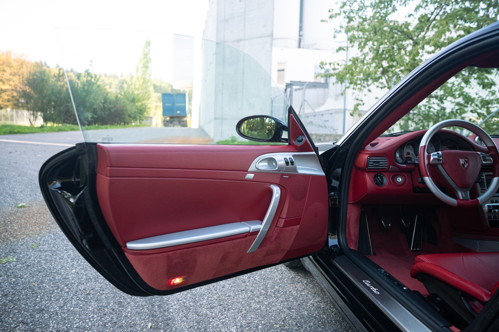 PORSCHE 911 Turbo-image-8