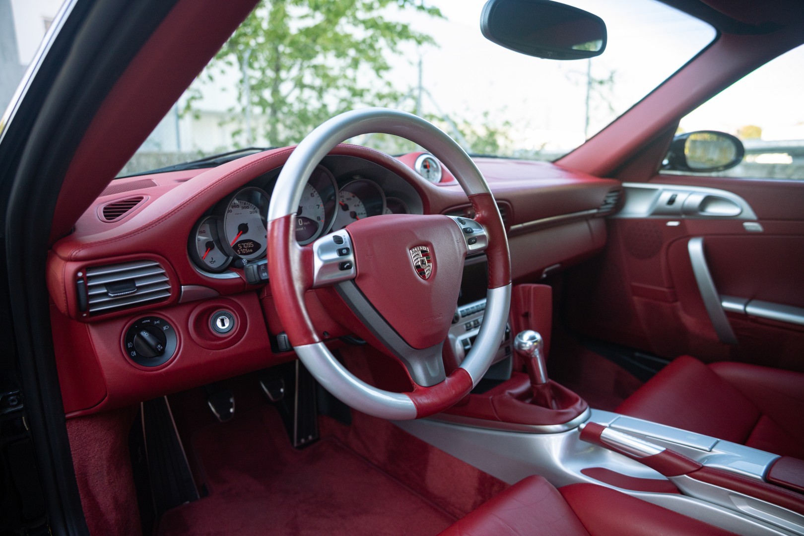 PORSCHE 911 Turbo-image-12