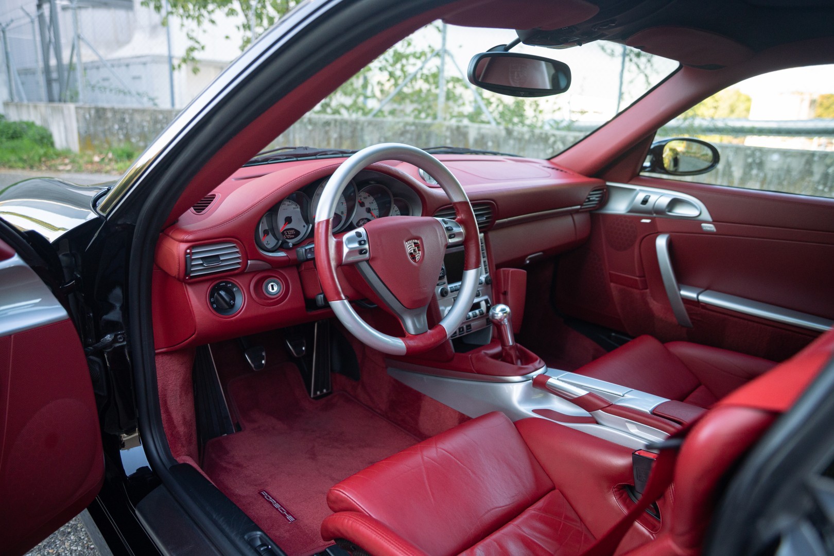 PORSCHE 911 Turbo-image-9