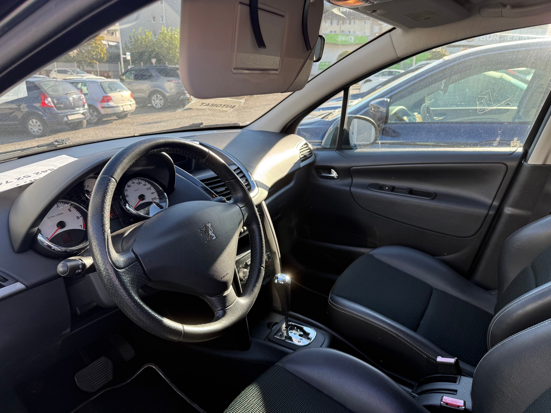 PEUGEOT 207 1.6 16V Allure Automatic-image-6