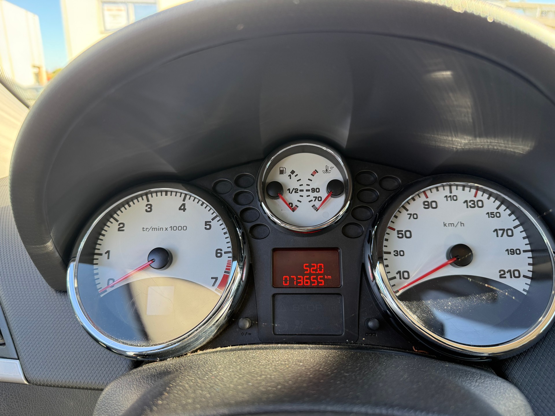 PEUGEOT 207 1.6 16V Allure Automatic-image-4