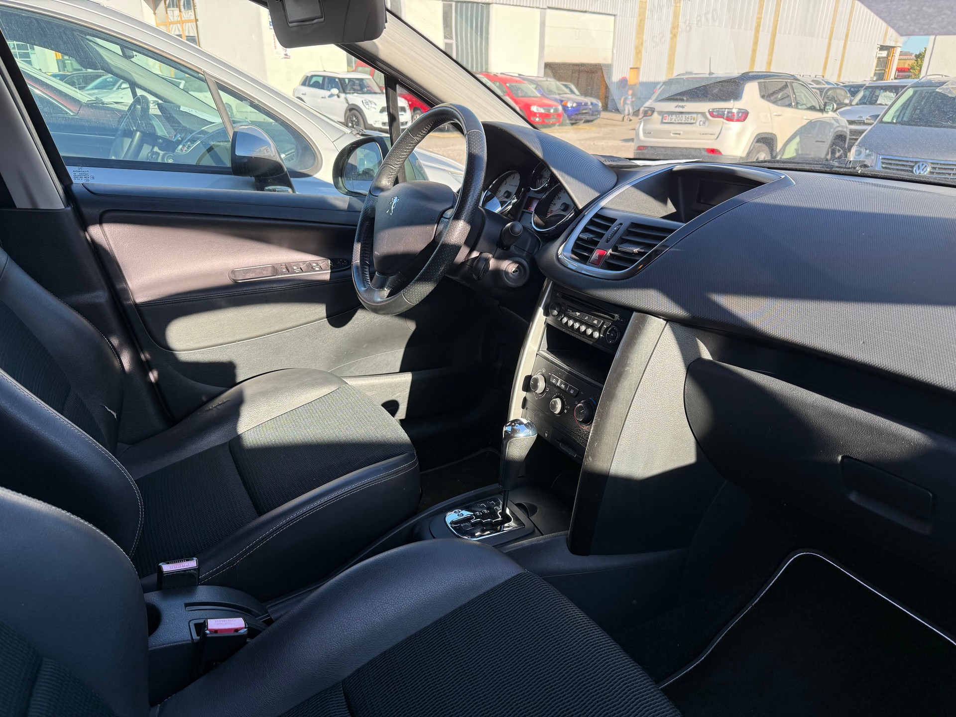 PEUGEOT 207 1.6 16V Allure Automatic-image-5