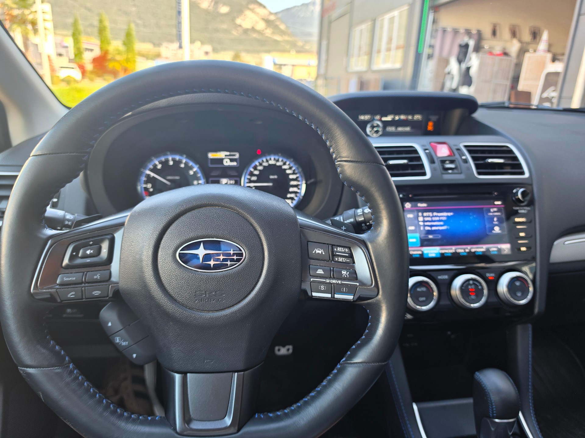 SUBARU Levorg 2.0i Luxury AWD Lineartronic-image-10