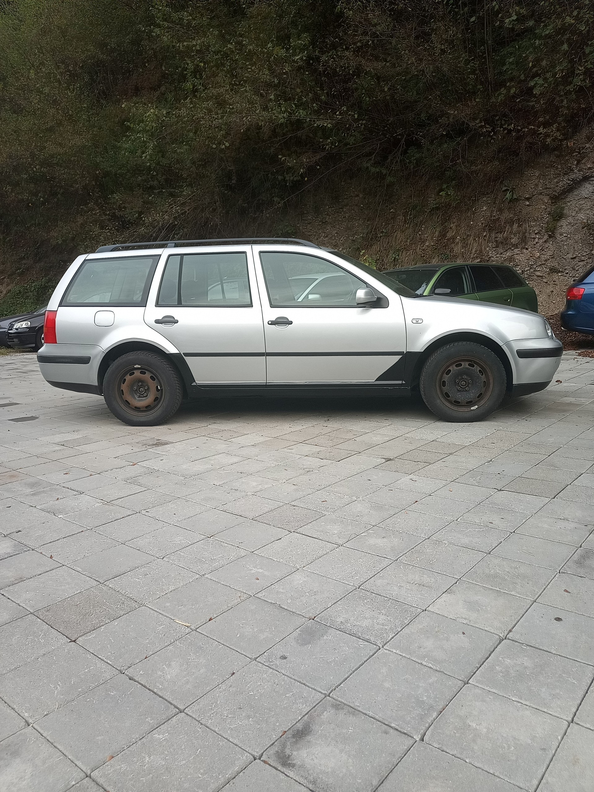 VW Golf Variant 2.0 4Motion-image-2