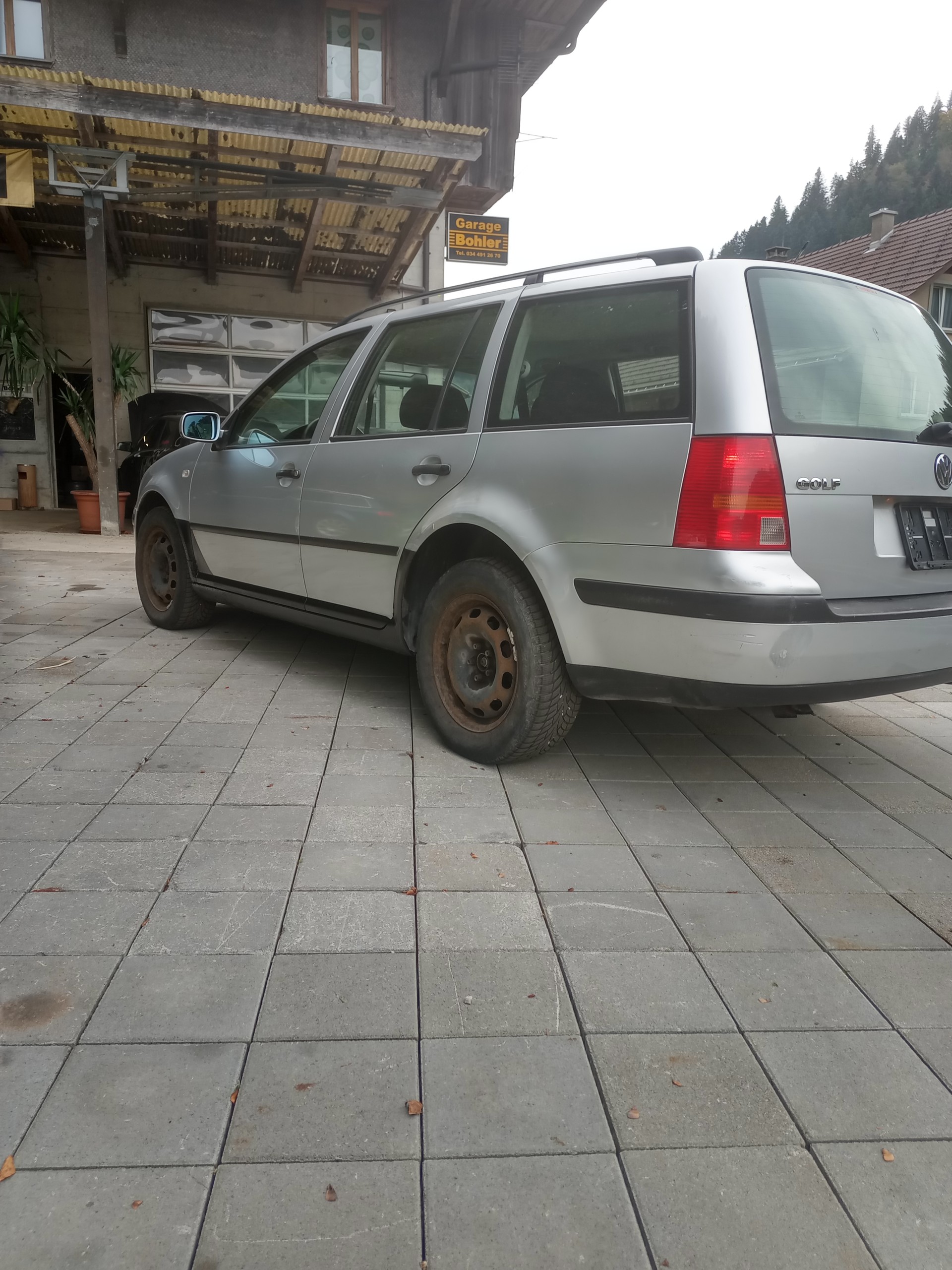 VW Golf Variant 2.0 4Motion-image-3
