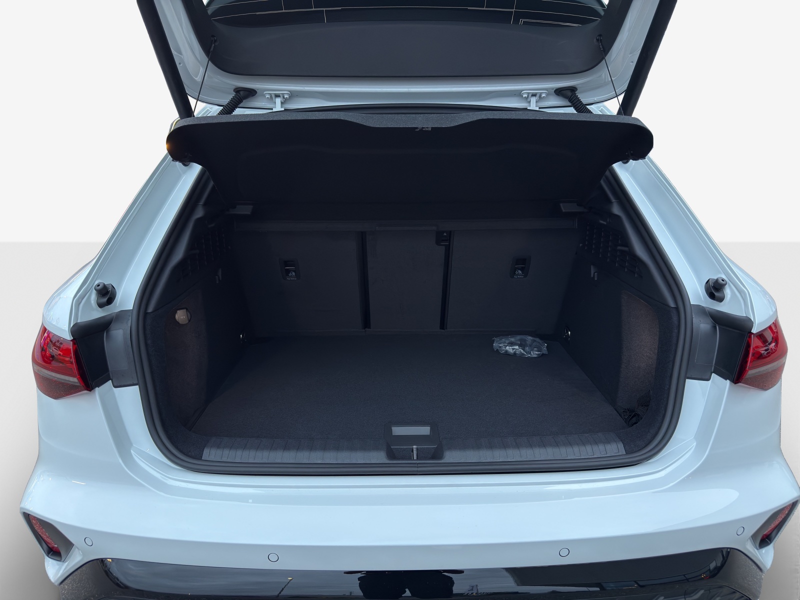 AUDI A3 Sportback TFSI 110 kW S line Attraction S tronic-image-12