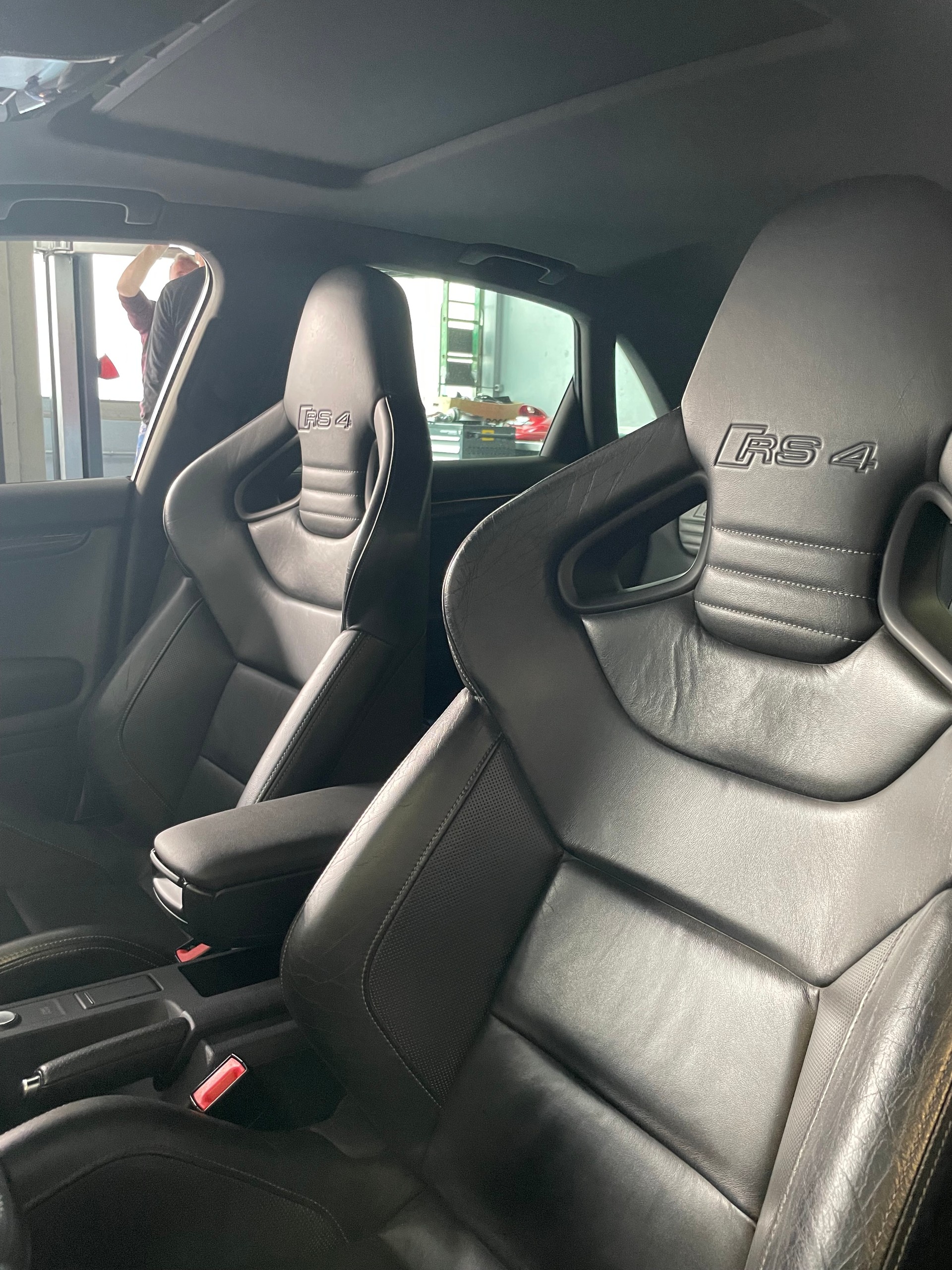 AUDI 4.2 V8 quattro-image-5