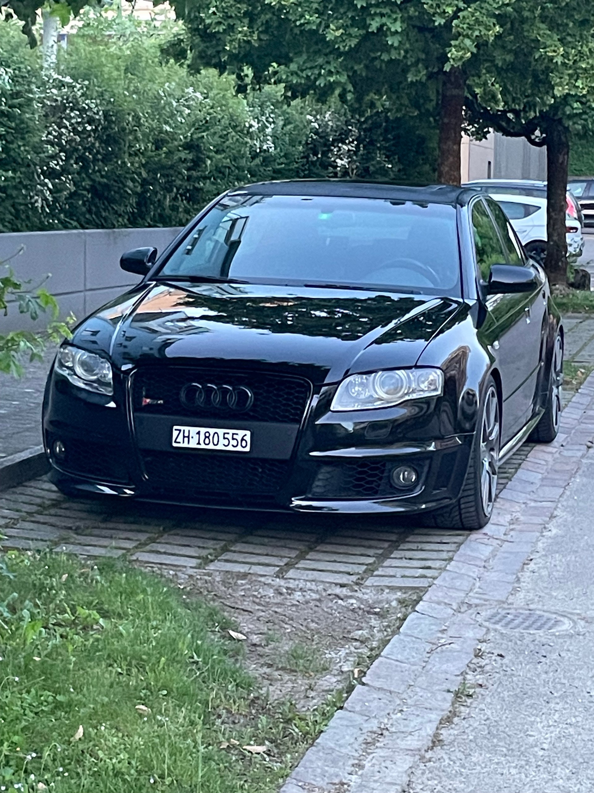 AUDI 4.2 V8 quattro-image-0