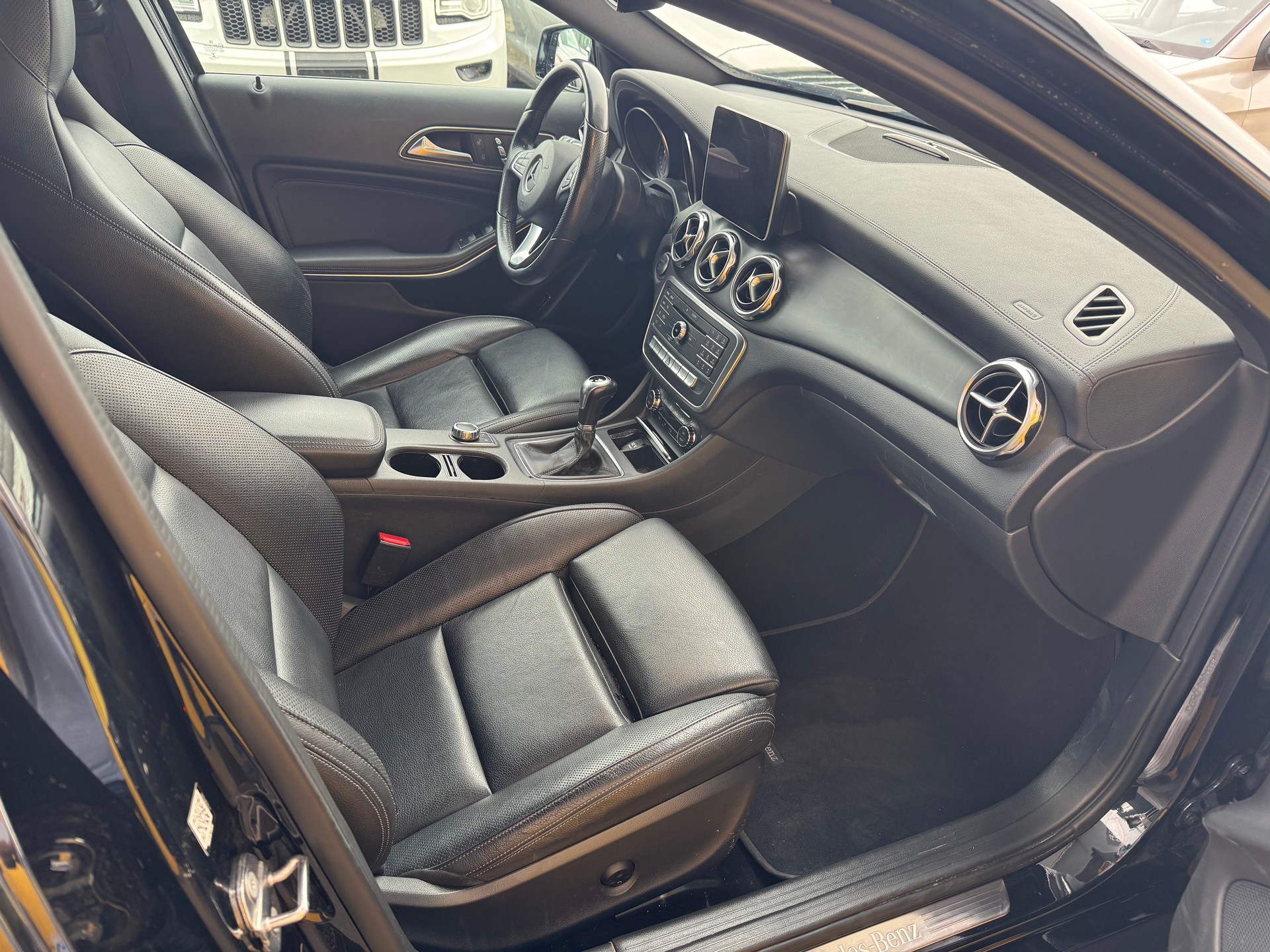 MERCEDES-BENZ GLA 200 Night Star-image-9