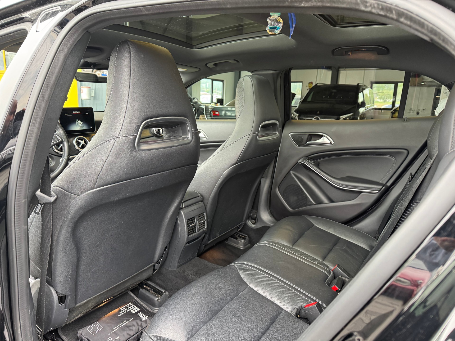 MERCEDES-BENZ GLA 200 Night Star-image-15