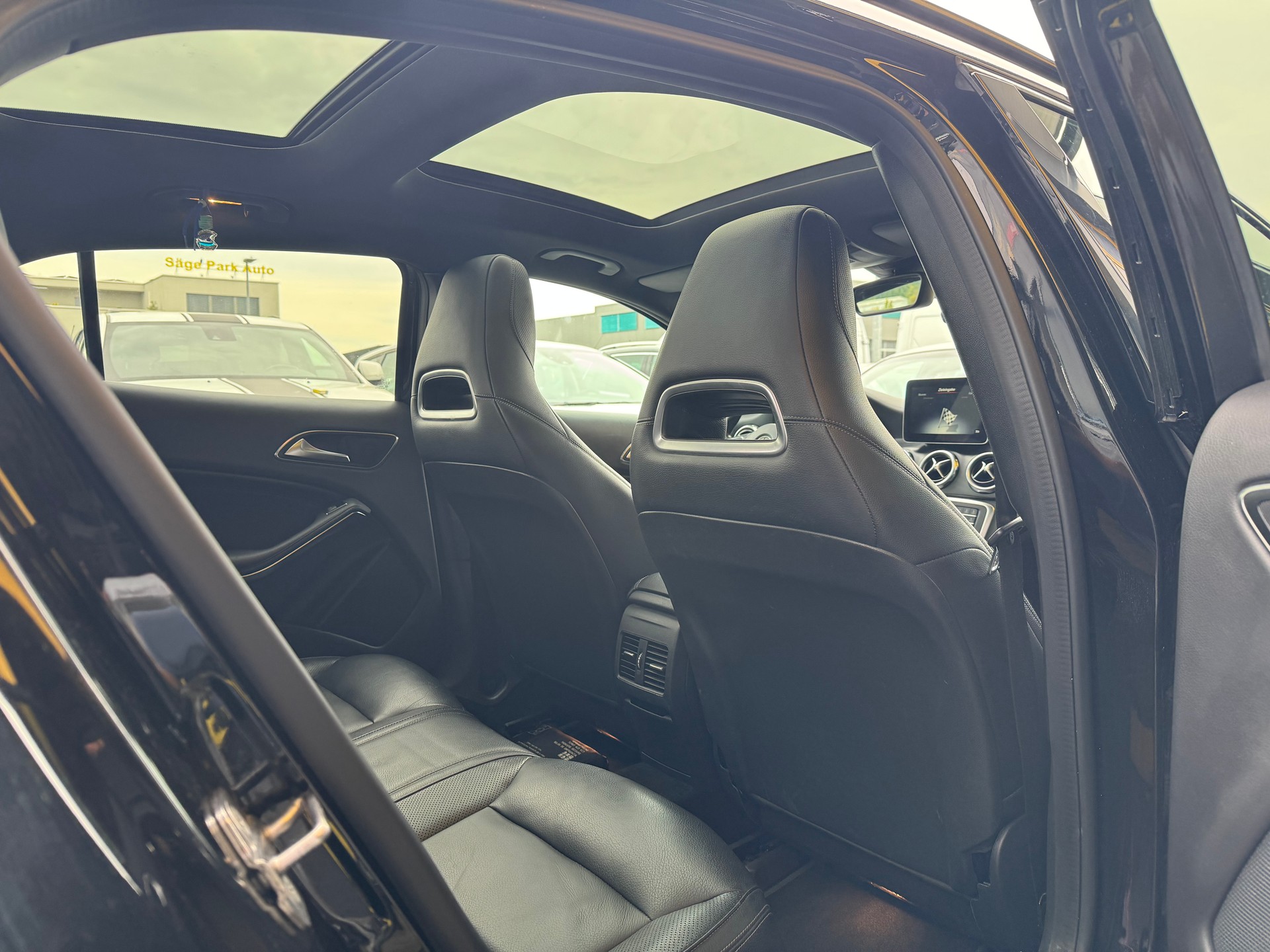 MERCEDES-BENZ GLA 200 Night Star-image-8