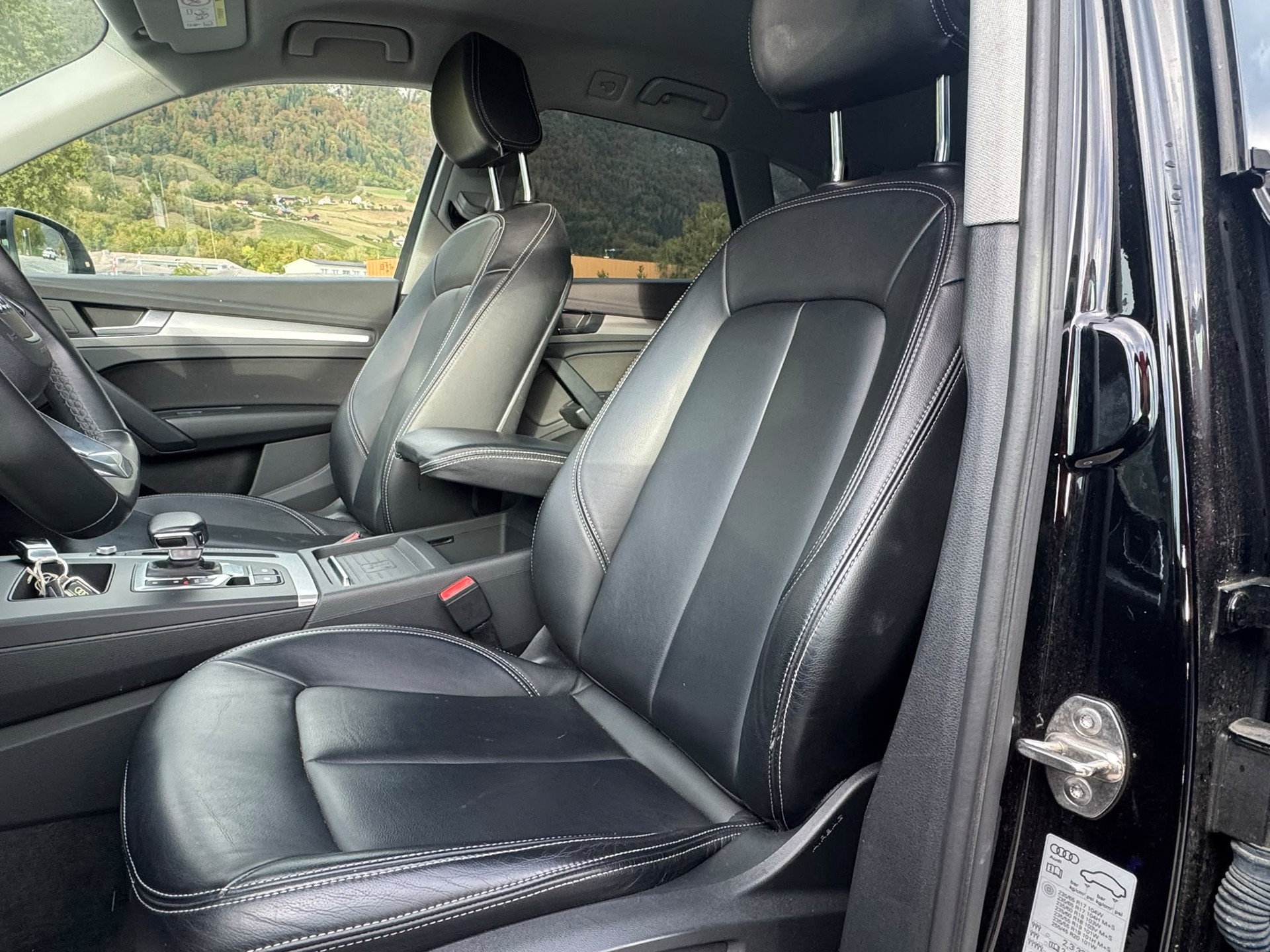 AUDI Q5 40 TDI quattro S-tronic-image-15