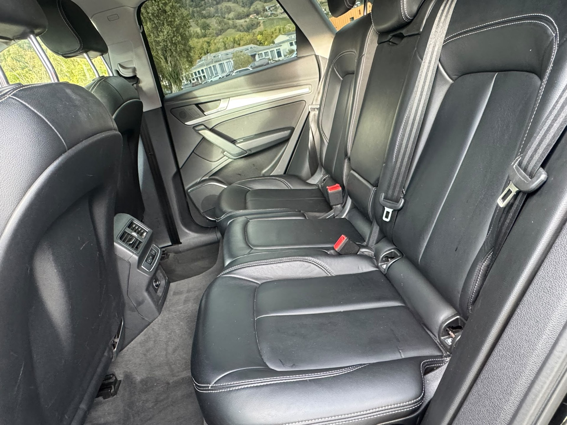 AUDI Q5 40 TDI quattro S-tronic-image-11