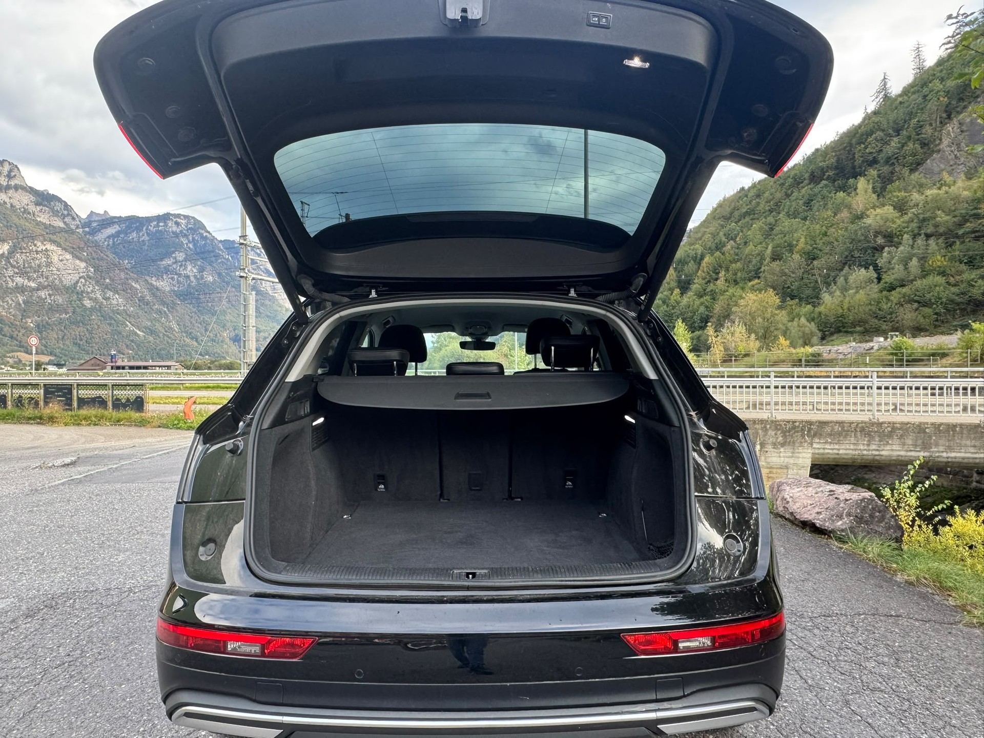 AUDI Q5 40 TDI quattro S-tronic-image-9