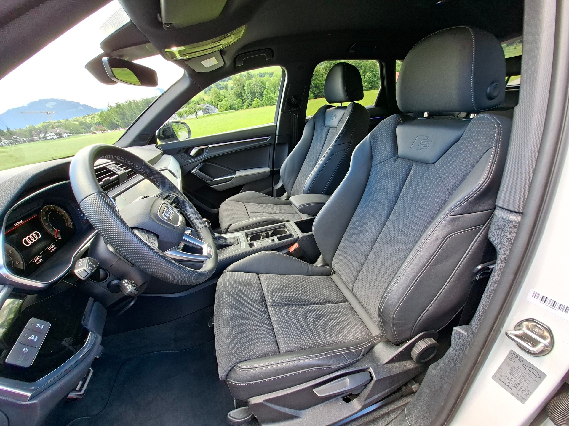 AUDI Q3 40 TDI S line quattro S-tronic *inkl. Anhängerkupplung+Garantie+Servicepaket*-image-9
