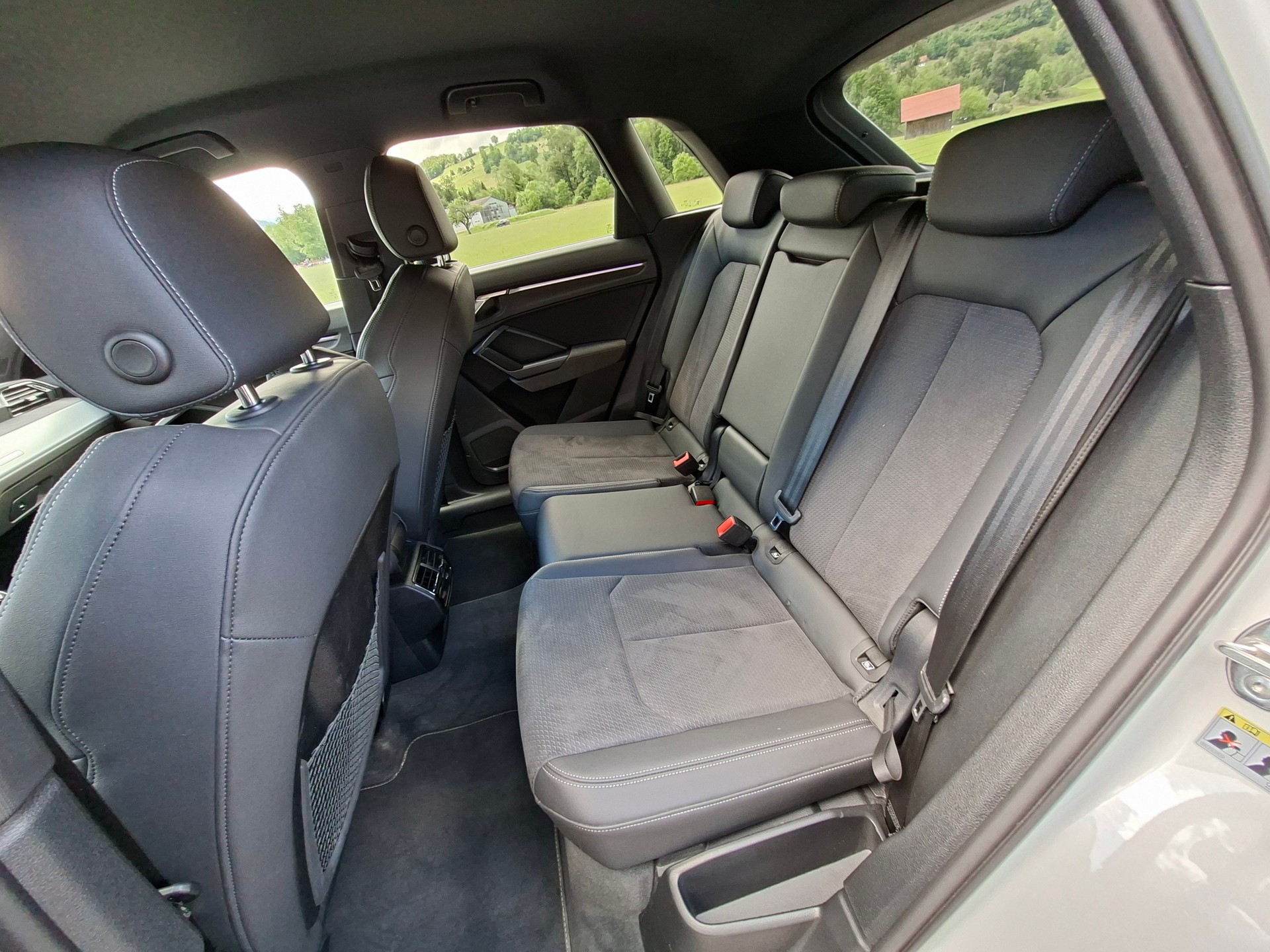 AUDI Q3 40 TDI S line quattro S-tronic *inkl. Anhängerkupplung+Garantie+Servicepaket*-image-17