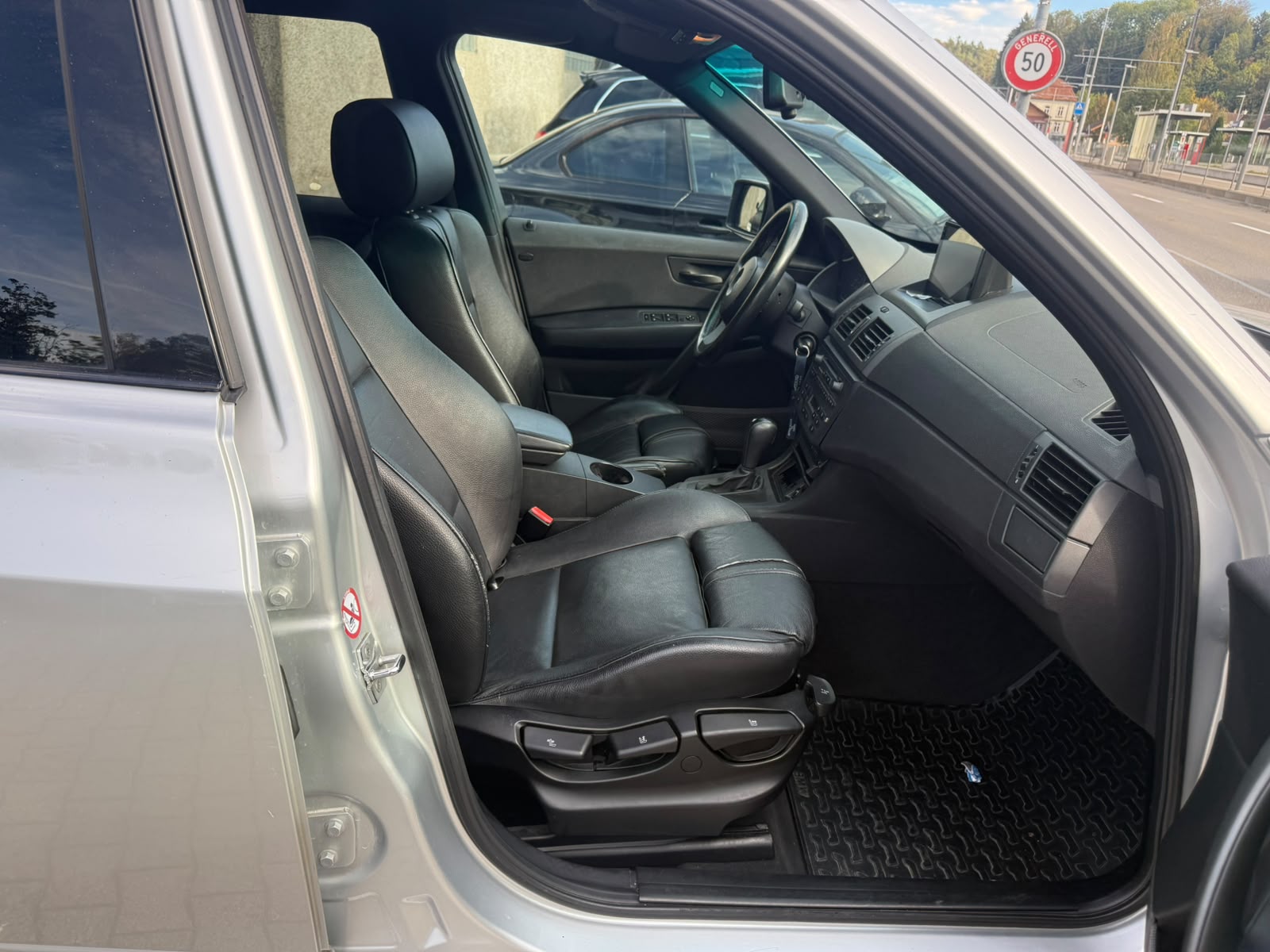 BMW X3 3.0i-image-13