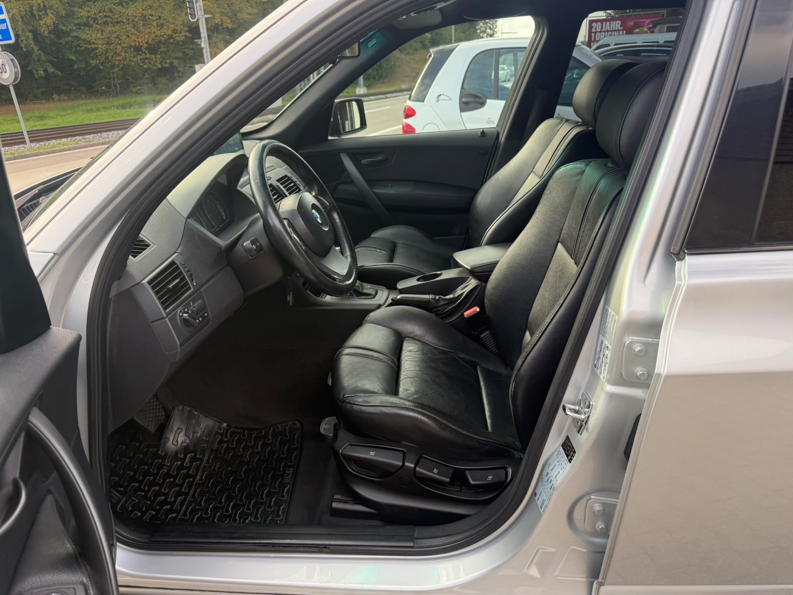 BMW X3 3.0i-image-10