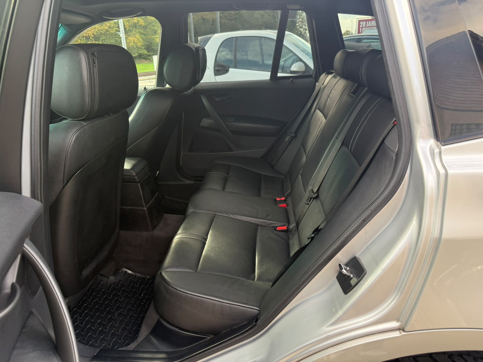 BMW X3 3.0i-image-11