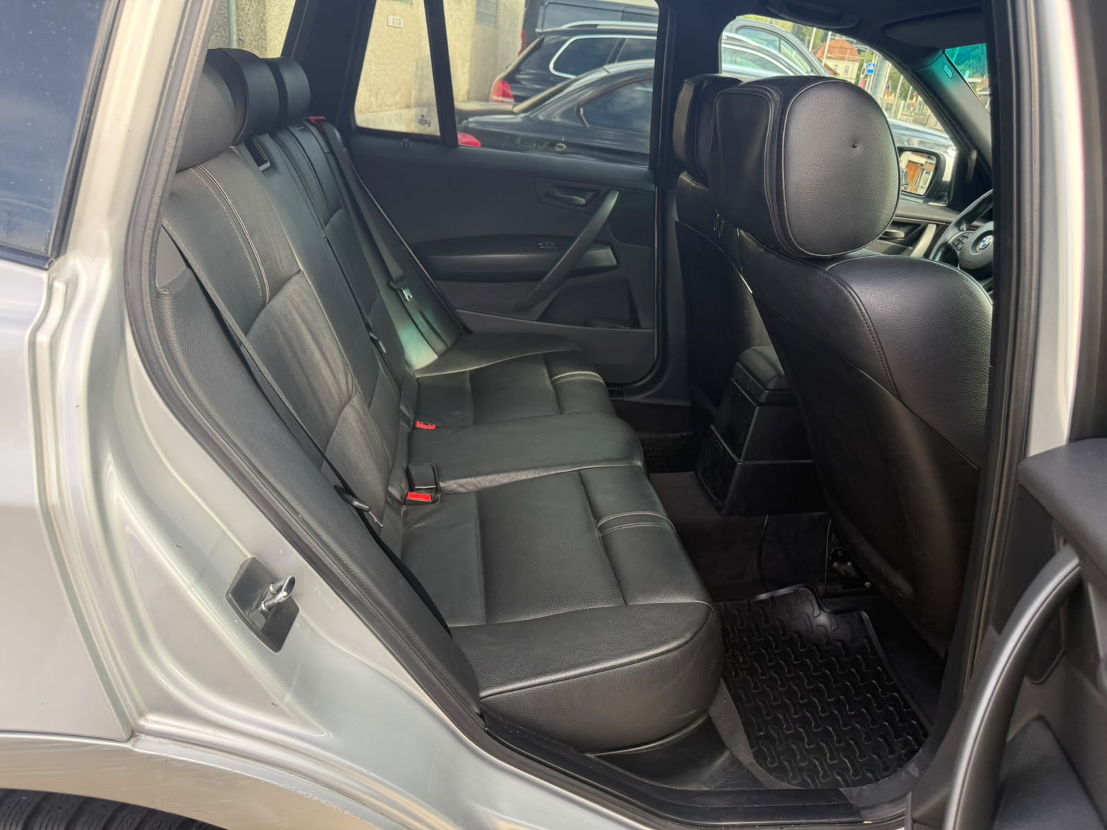 BMW X3 3.0i-image-12