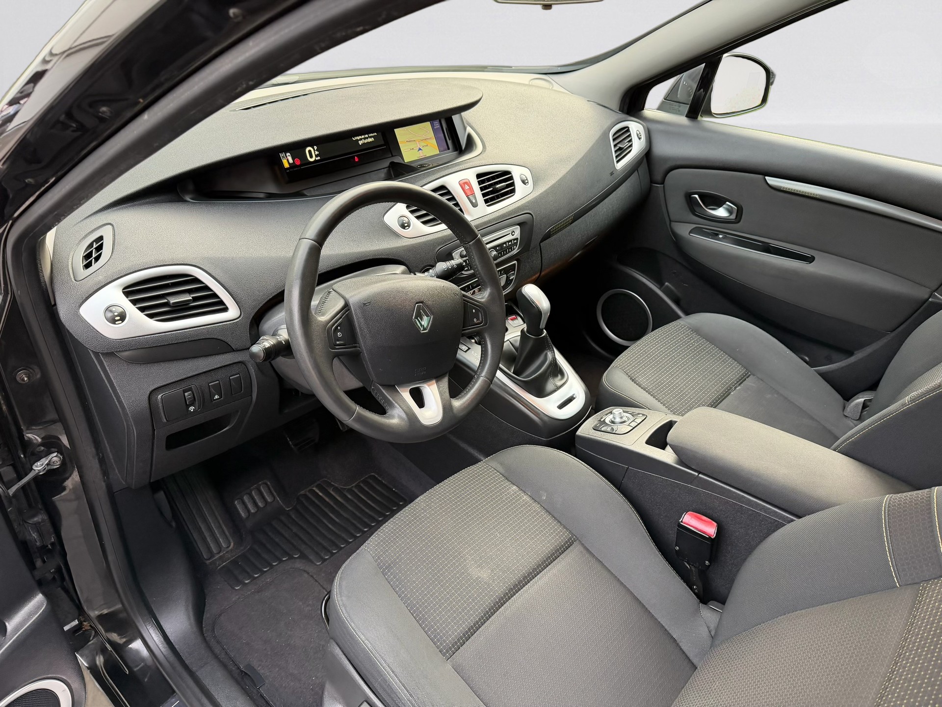 RENAULT Grand Scénic 2.0 16V Dynamique X-Tronic CVT-image-4