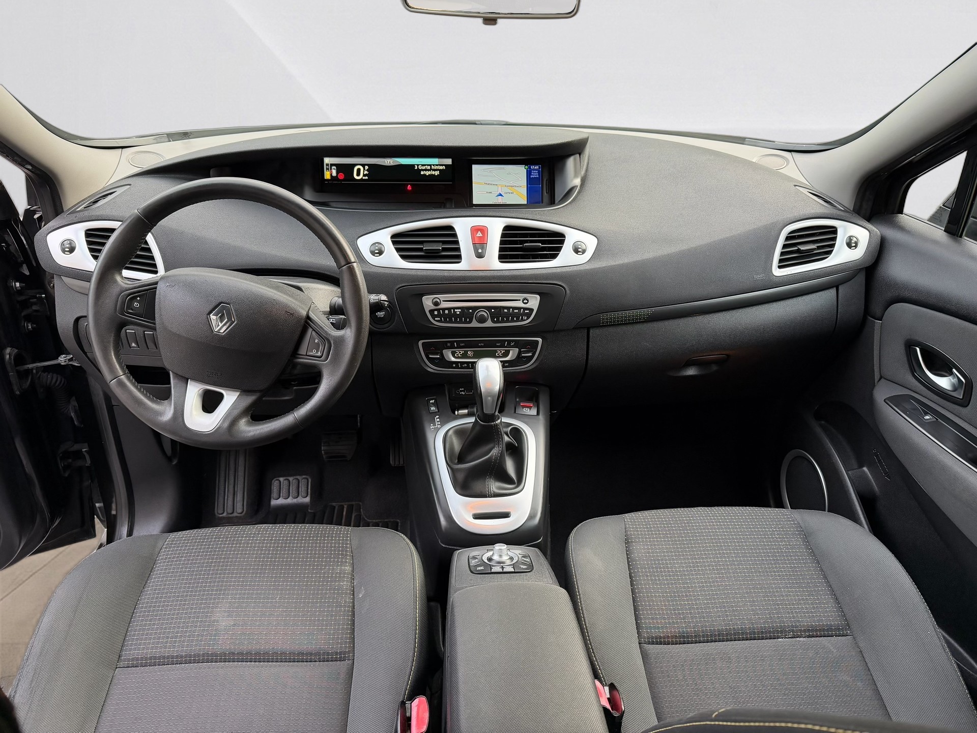 RENAULT Grand Scénic 2.0 16V Dynamique X-Tronic CVT-image-6