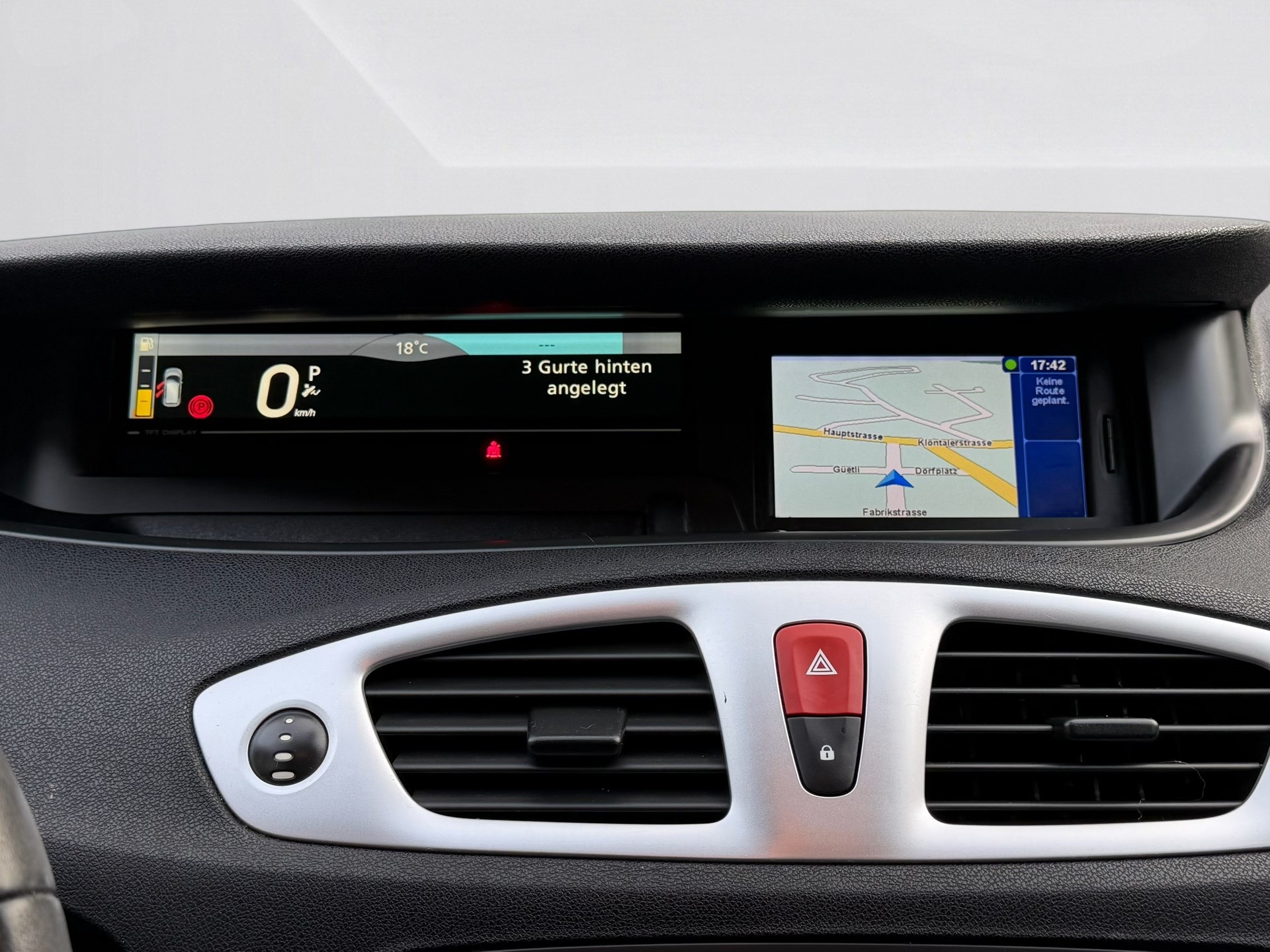 RENAULT Grand Scénic 2.0 16V Dynamique X-Tronic CVT-image-7