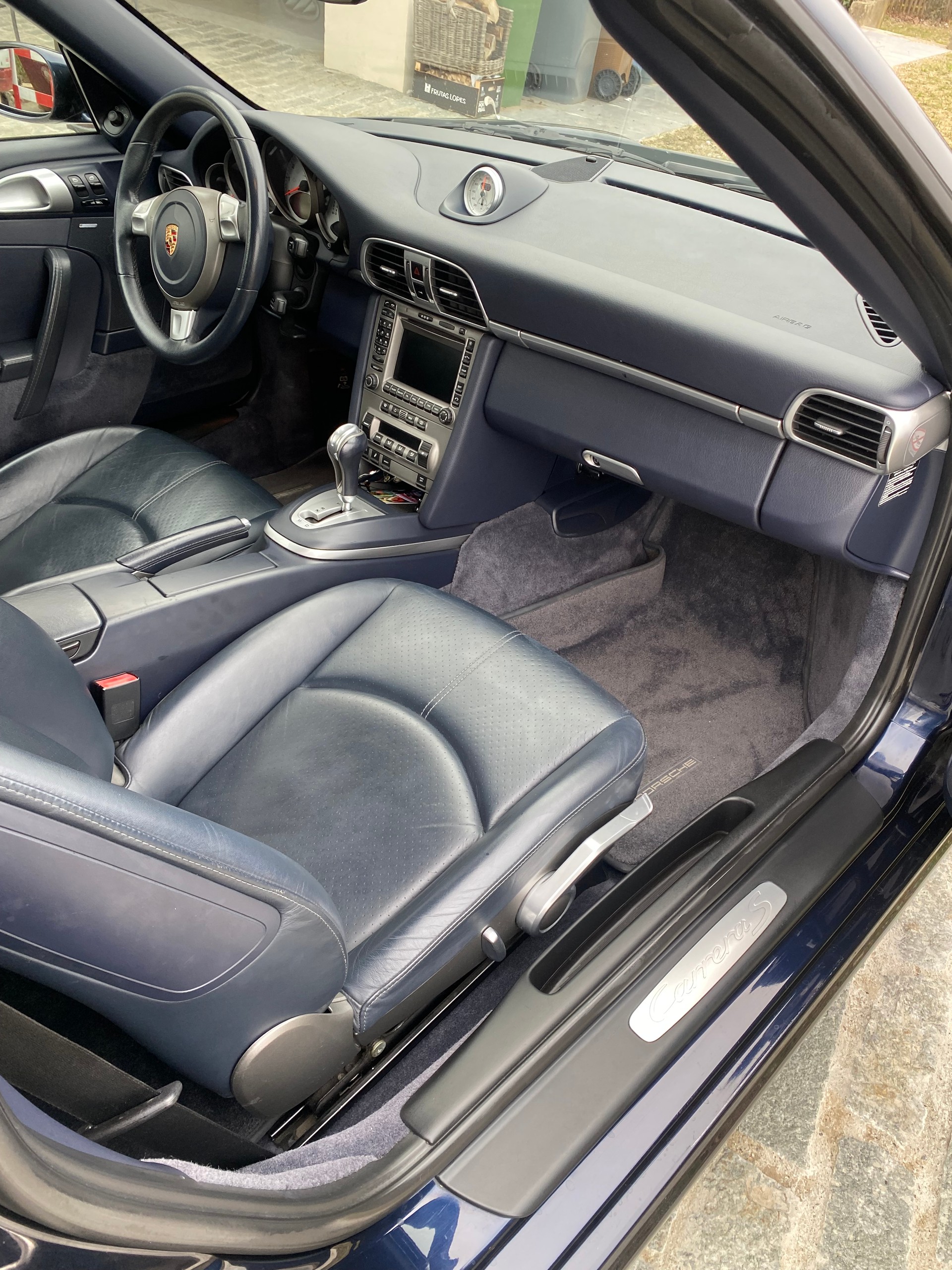 PORSCHE 911 Cabrio Carrera S-image-6