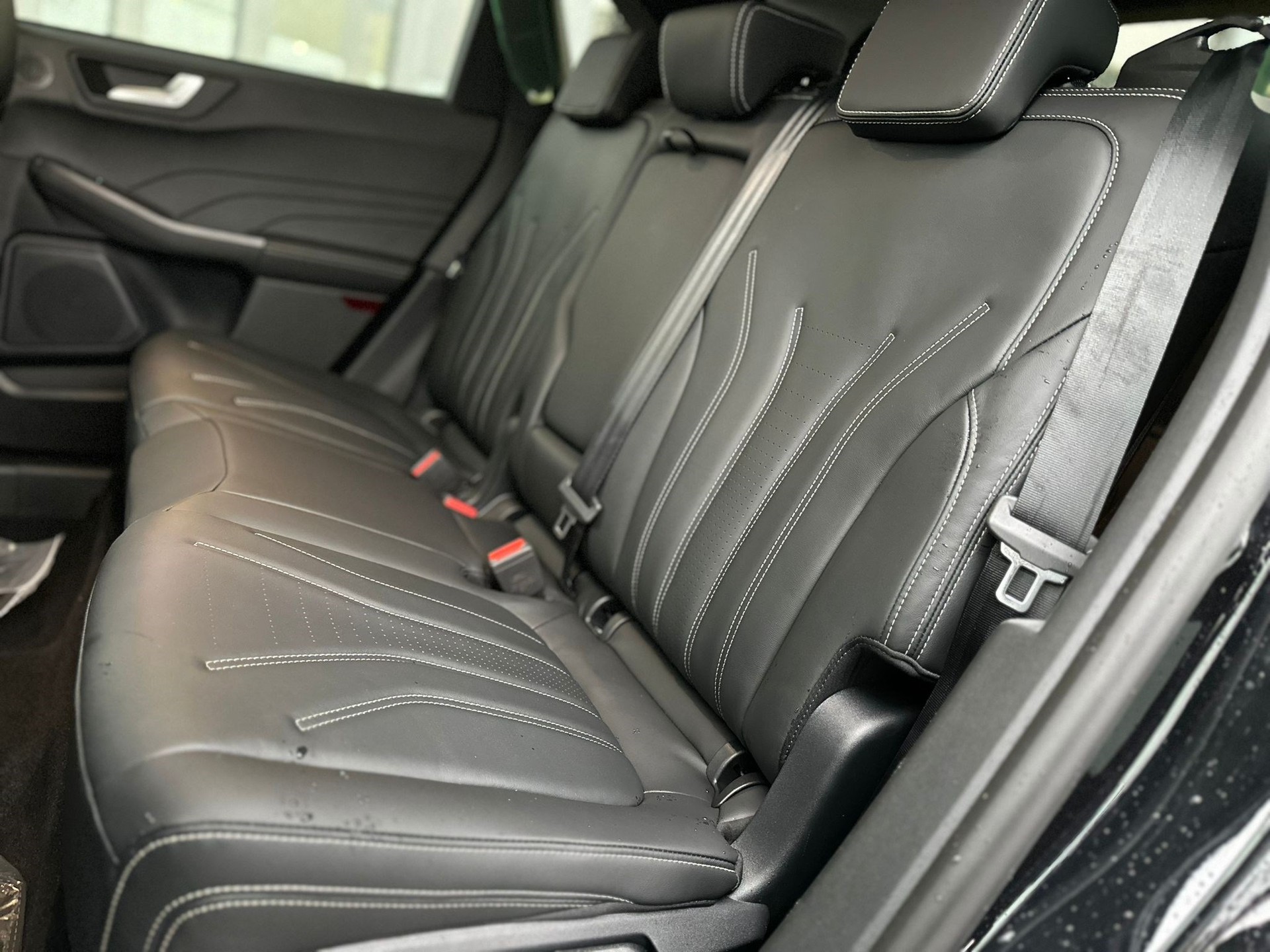 FORD Kuga 2.5 PHEV Vignale 2WD-image-9