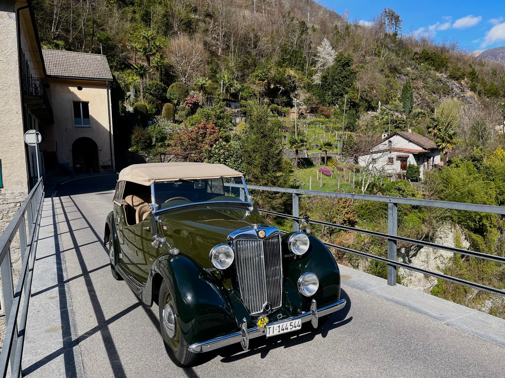 MG J2-image-1