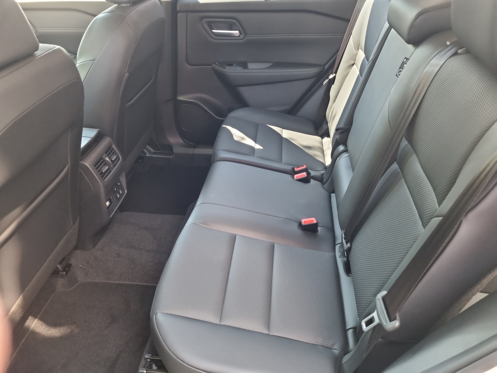 NISSAN X-Trail 1.5 VC-T N-Trek e-4orce-image-9