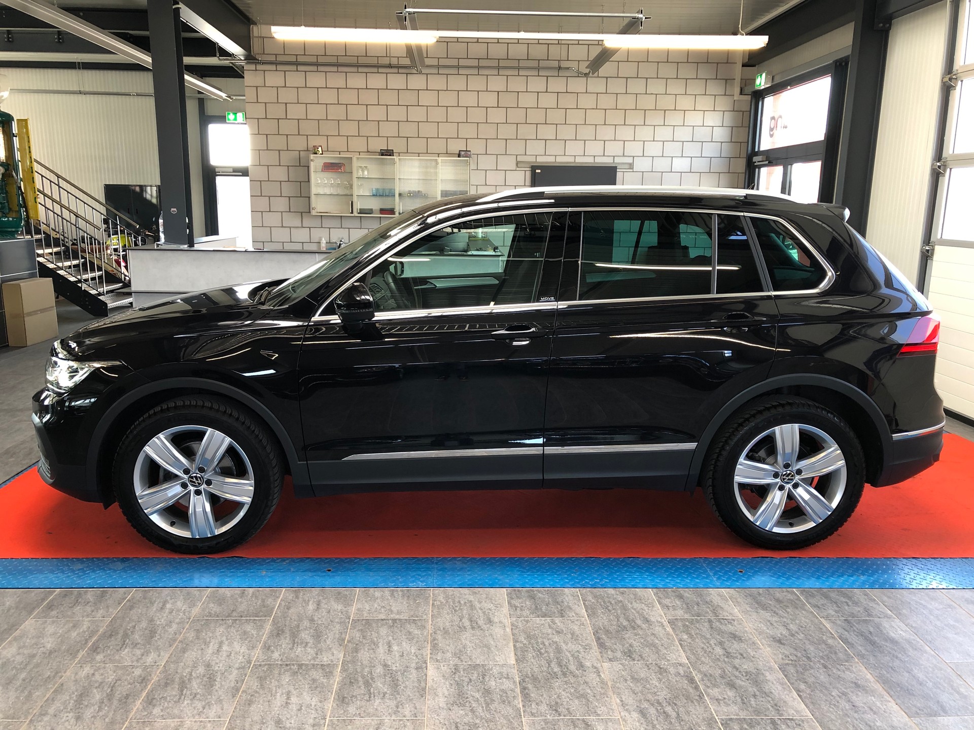 VW Tiguan 2.0 TDI SCR MOVE 4Motion DSG-image-5