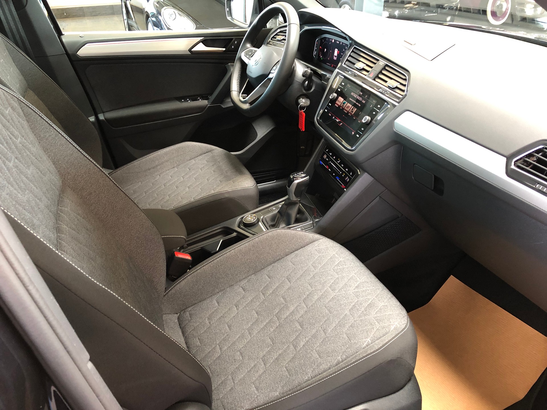 VW Tiguan 2.0 TDI SCR MOVE 4Motion DSG-image-12