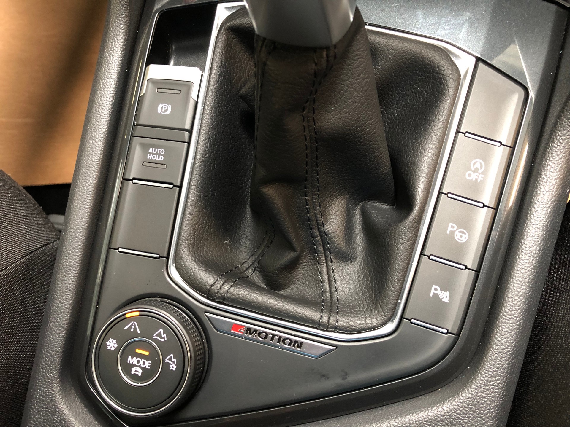 VW Tiguan 2.0 TDI SCR MOVE 4Motion DSG-image-13
