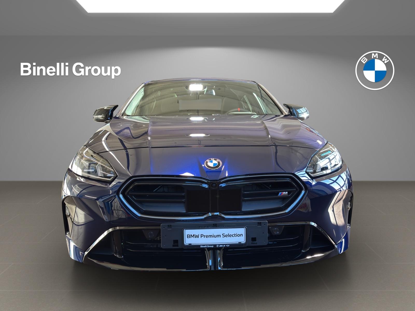 BMW M135i xDrive-showroom-element-1