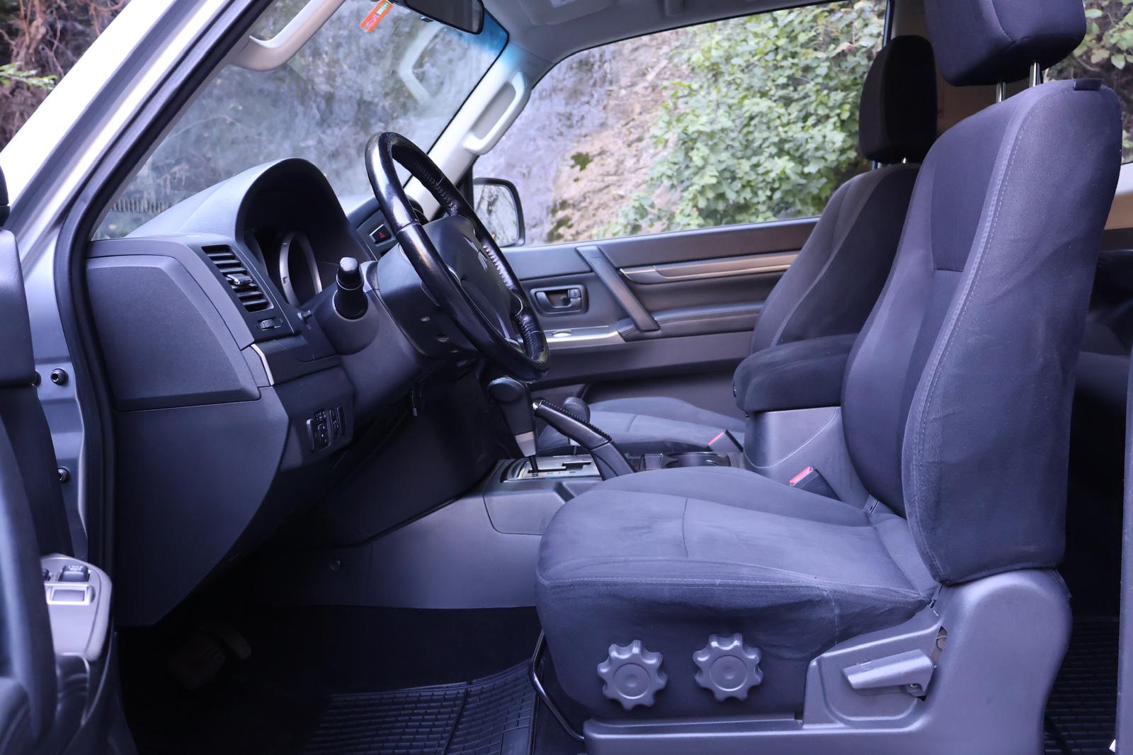 MITSUBISHI Pajero 3.2 DI-D Value Automatic-image-6