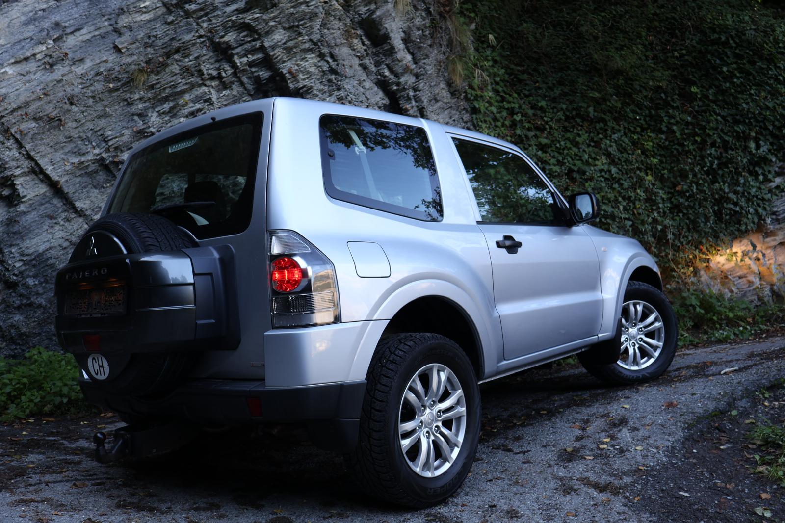 MITSUBISHI Pajero 3.2 DI-D Value Automatic-image-5