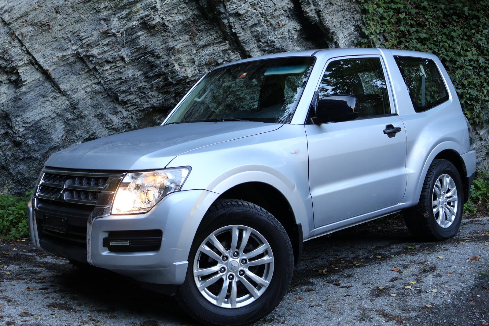 MITSUBISHI Pajero 3.2 DI-D Value Automatic-showroom-element-3