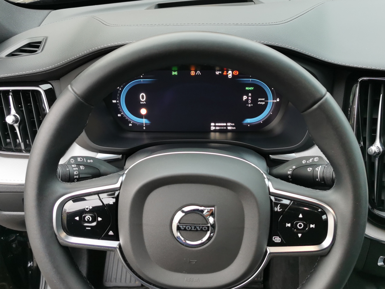 VOLVO XC60 2.0 T8 TE XCENTRIC eAWD-image-11