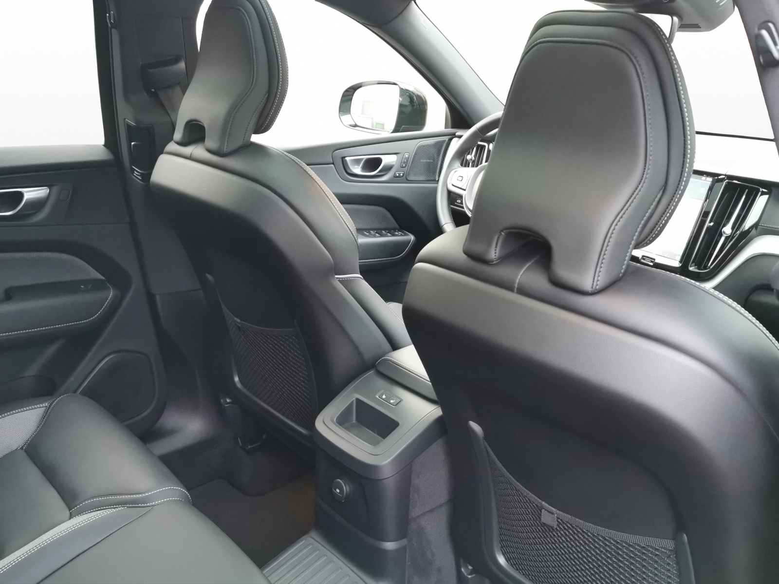 VOLVO XC60 2.0 T8 TE XCENTRIC eAWD-image-15