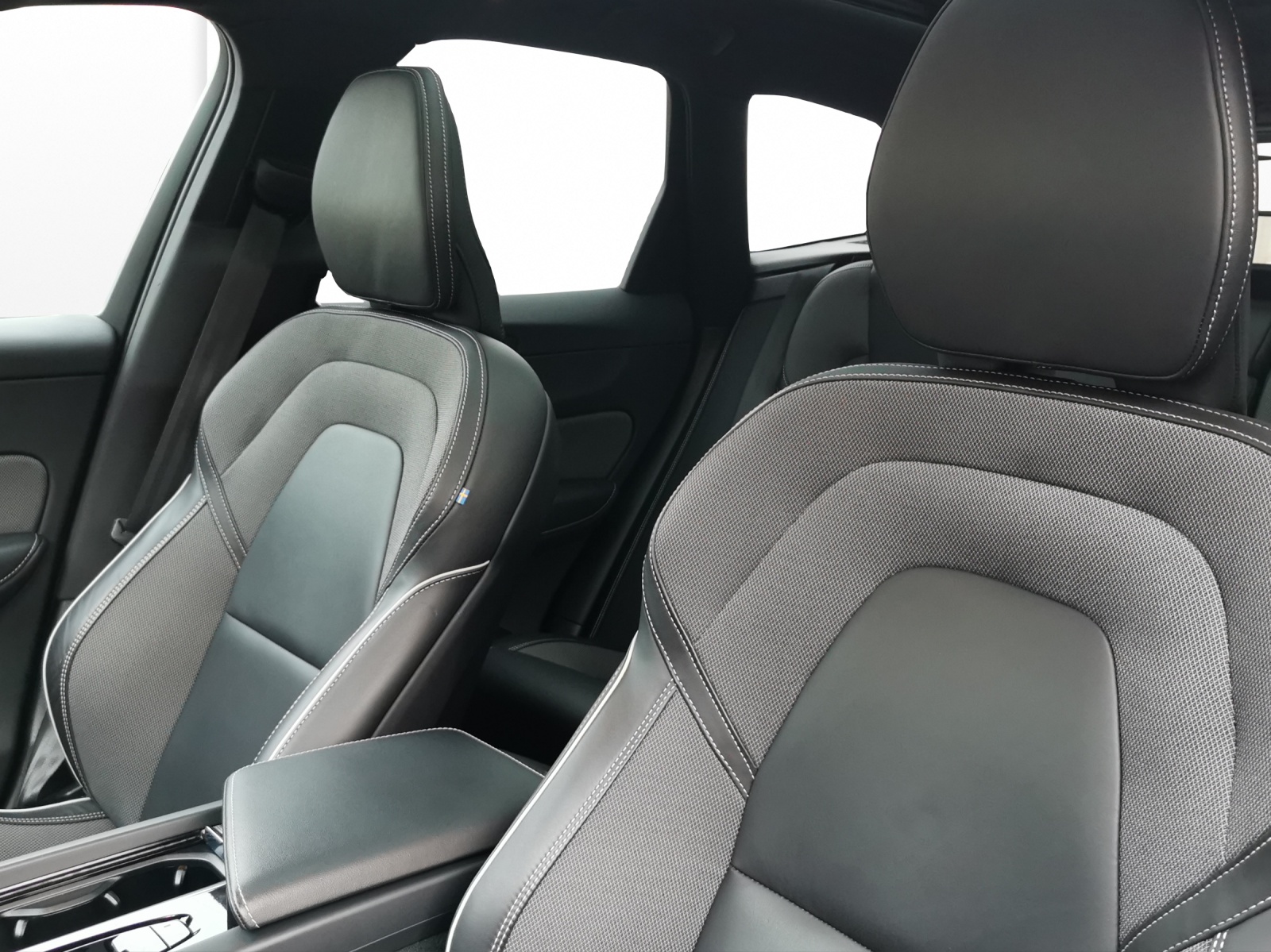 VOLVO XC60 2.0 T8 TE XCENTRIC eAWD-image-14