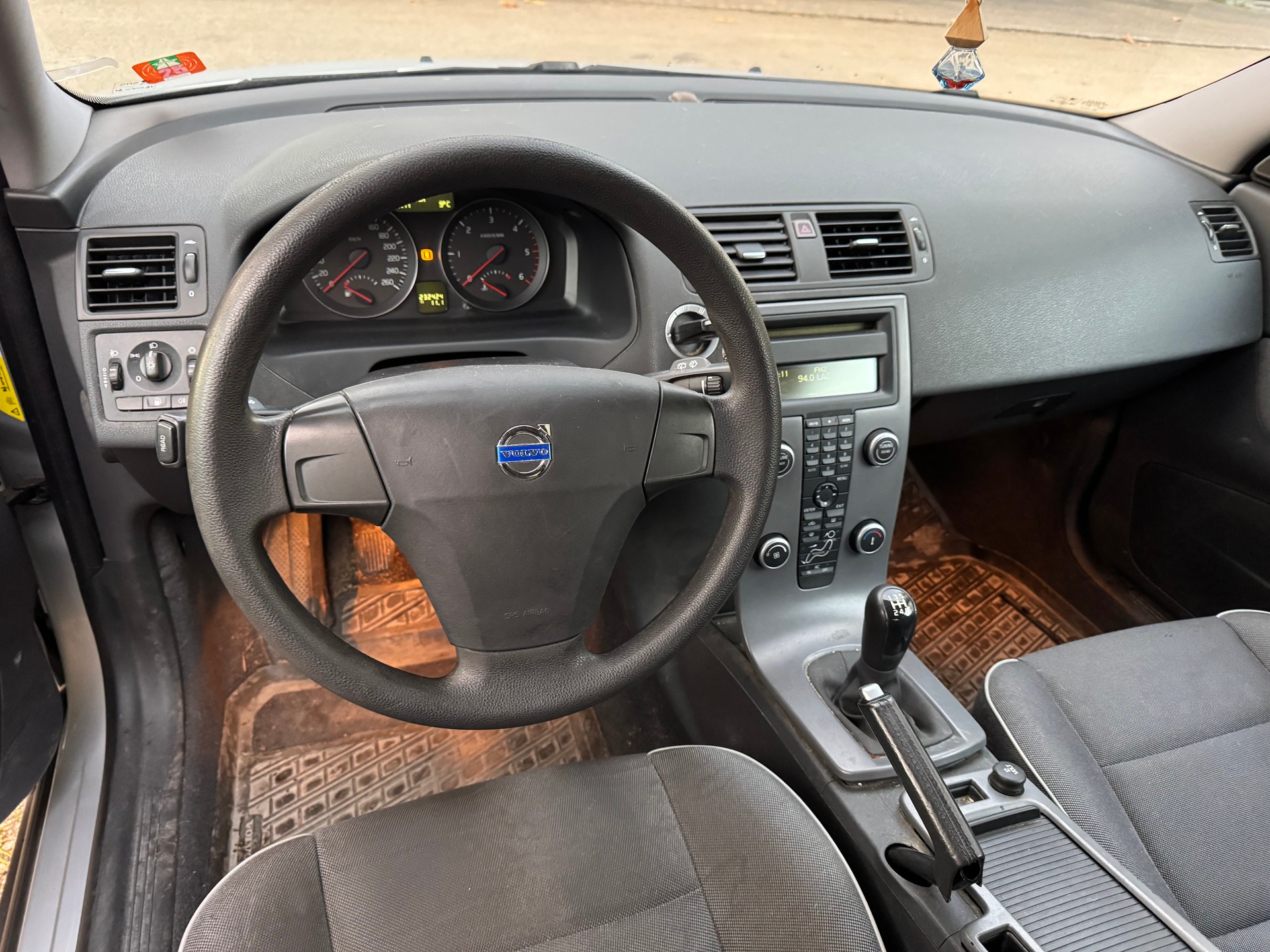 VOLVO C30 1.6D-image-9