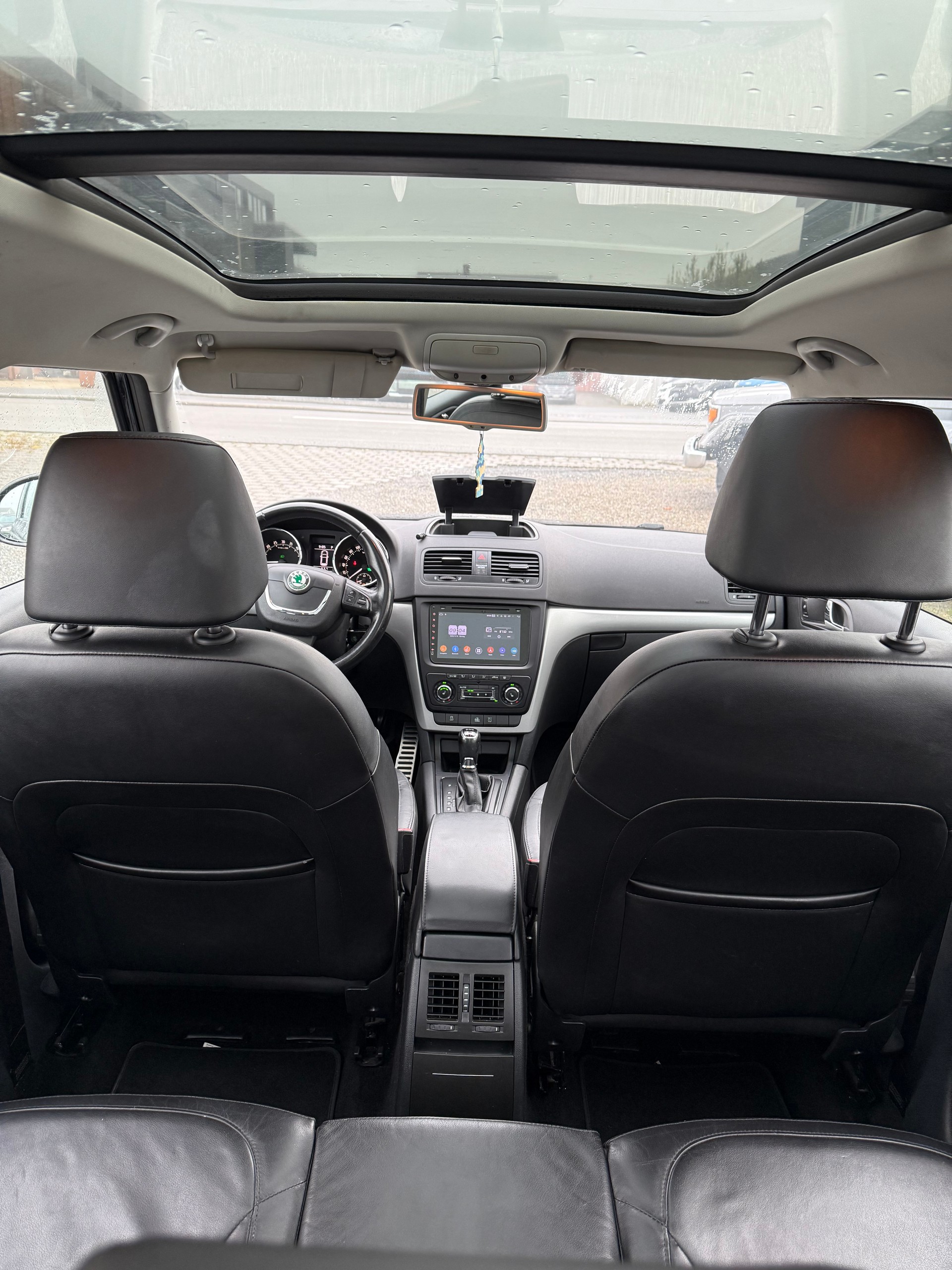 SKODA Yeti 2.0 TDI L&K 4x4 DSG-image-12