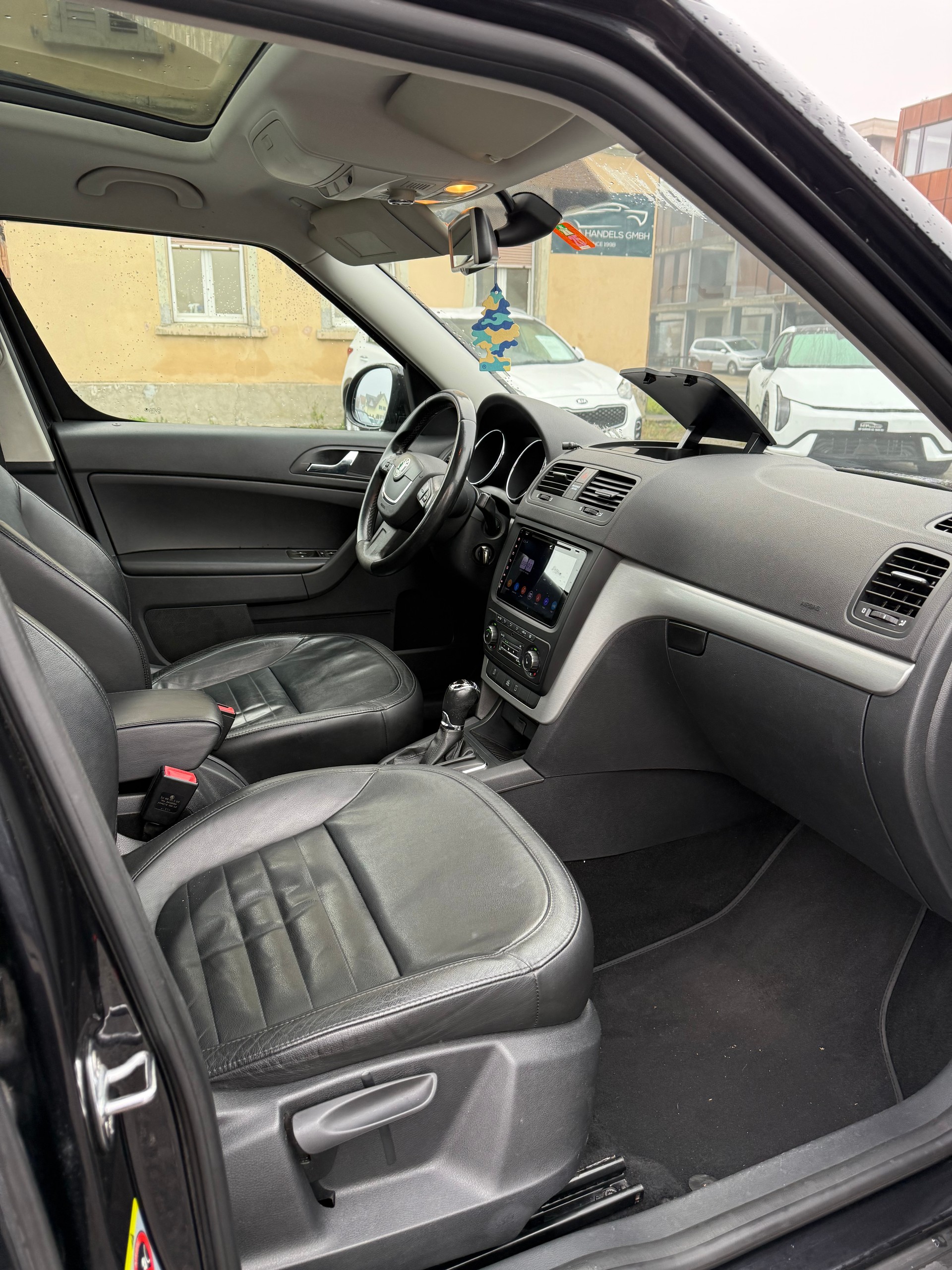SKODA Yeti 2.0 TDI L&K 4x4 DSG-image-8