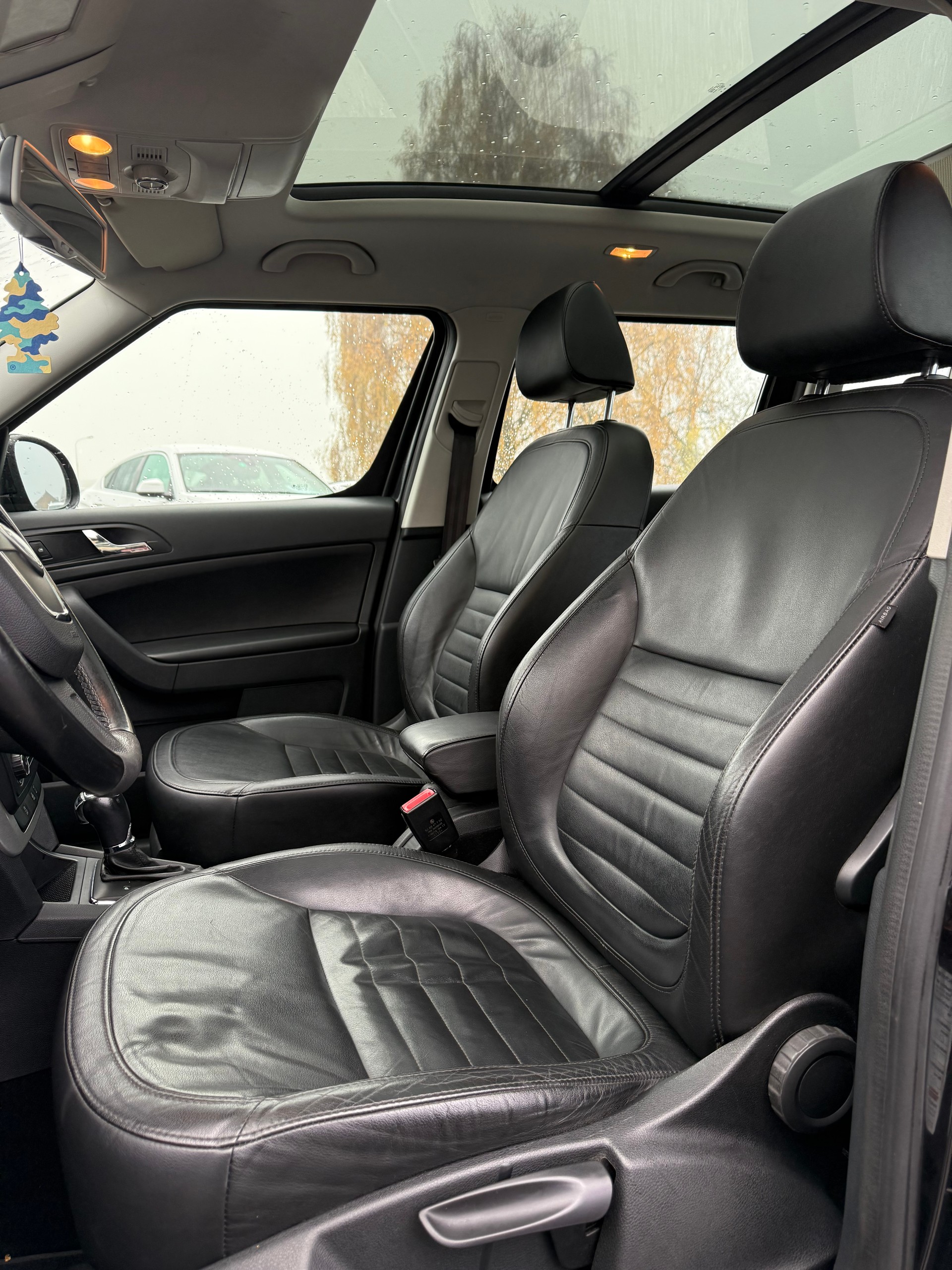 SKODA Yeti 2.0 TDI L&K 4x4 DSG-image-5