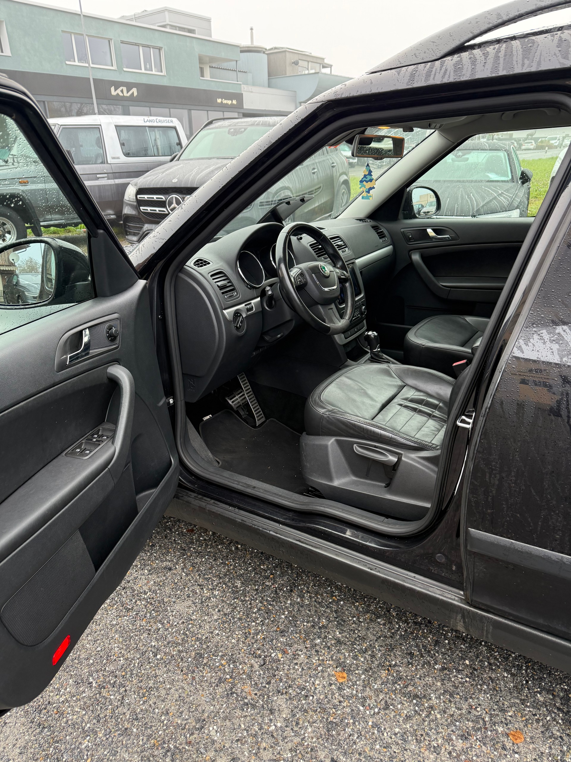 SKODA Yeti 2.0 TDI L&K 4x4 DSG-image-4