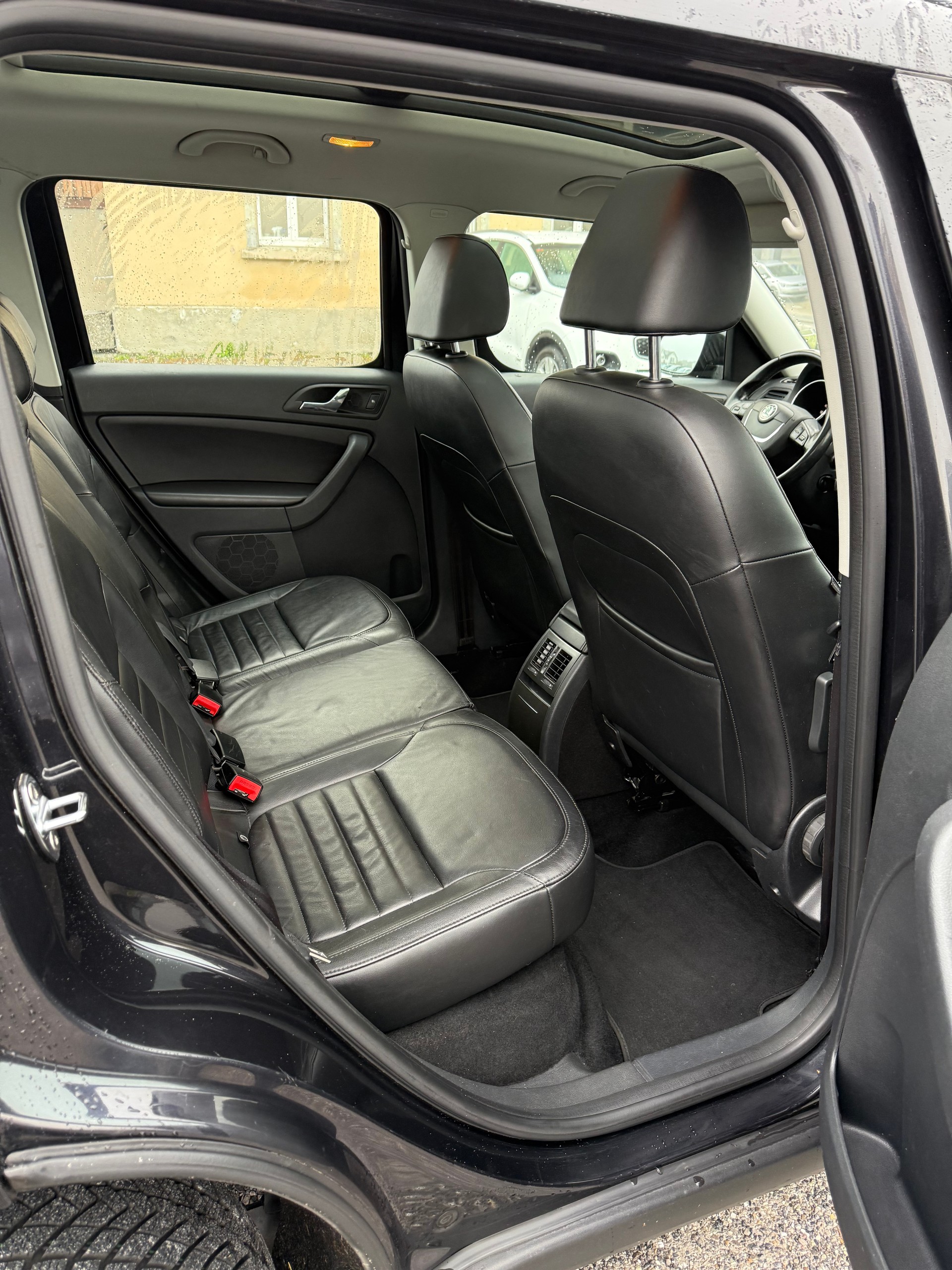 SKODA Yeti 2.0 TDI L&K 4x4 DSG-image-10