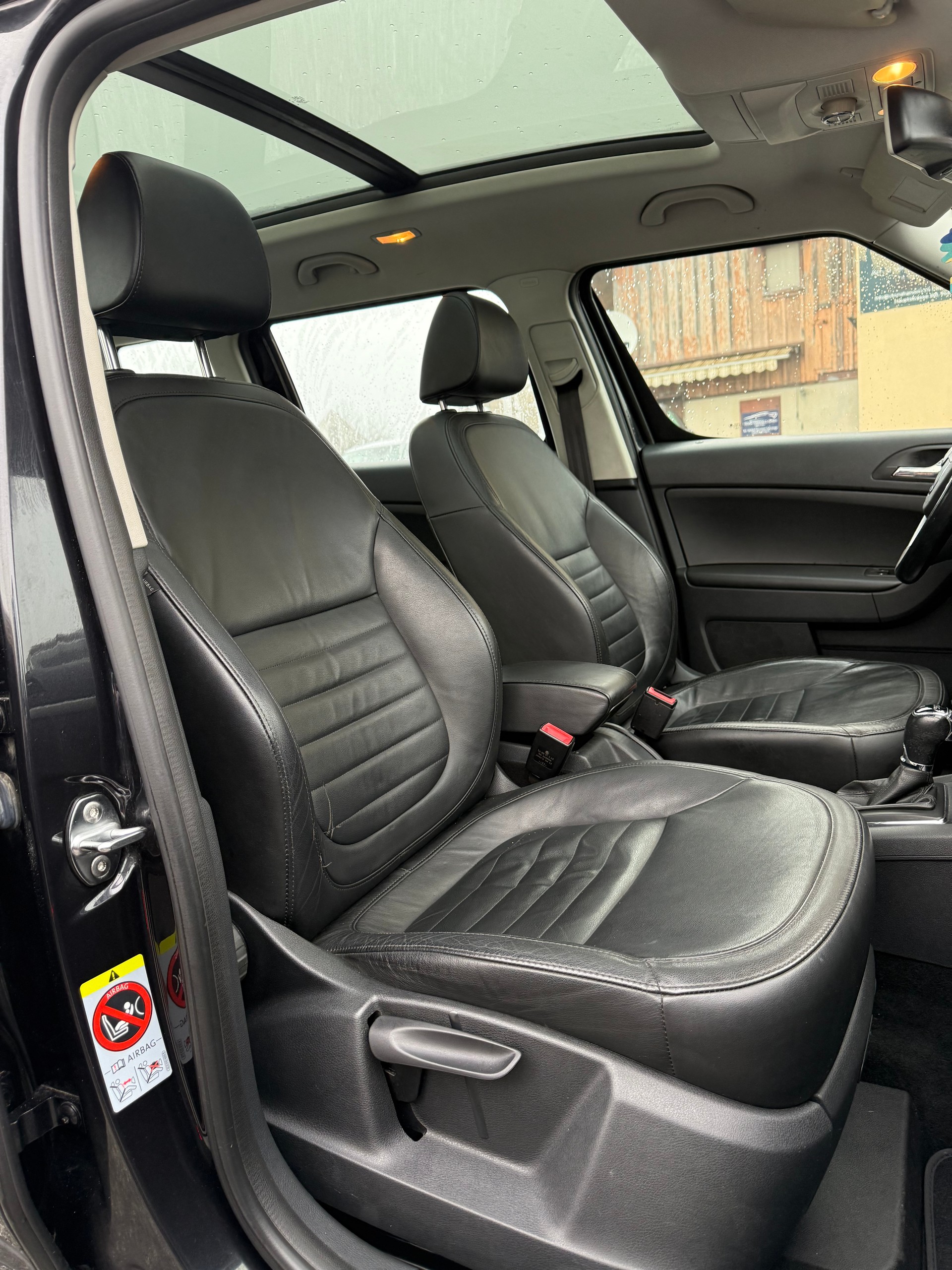 SKODA Yeti 2.0 TDI L&K 4x4 DSG-image-9